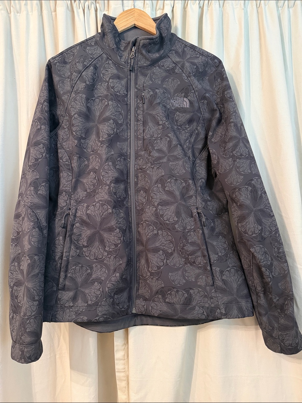 The North Face Women's Charcoal Gray Patterned Softshell Jacket TNF apex